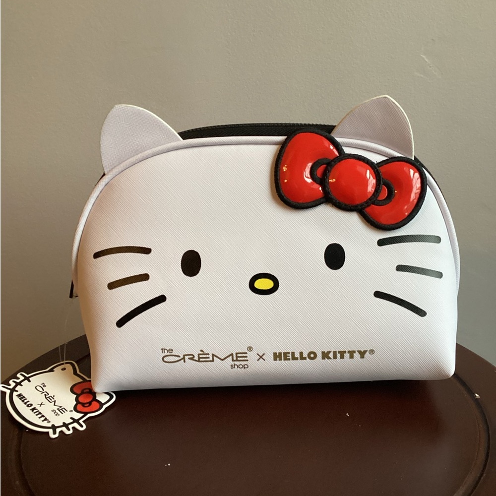 Hello Kitty makeup bag by the Crème shop